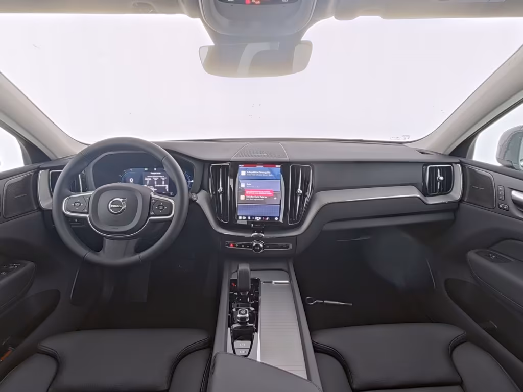 Volvo XC60 AWD Core Recharge