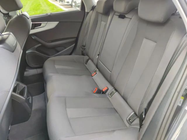 Audi A4 35 TFSI Ambiente S-Tronic