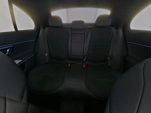 Mercedes-Benz E 220 AMG Line E 220 d Sedan