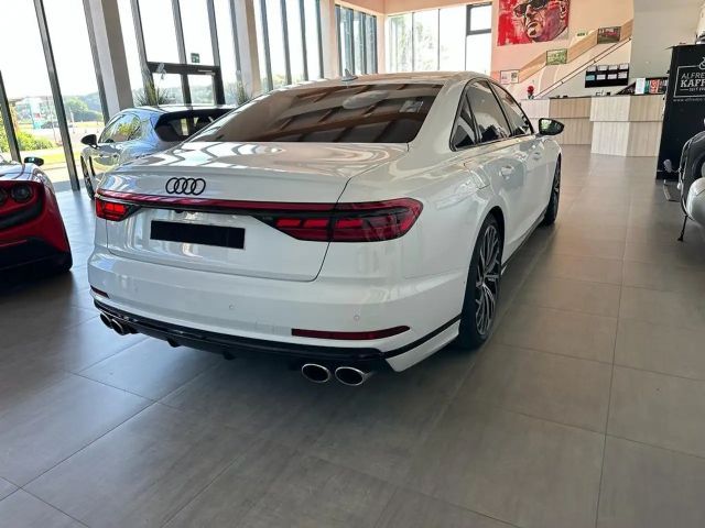 Audi S8 Quattro