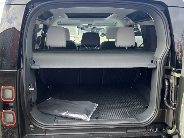 Land Rover Defender 110 Dynamic SE