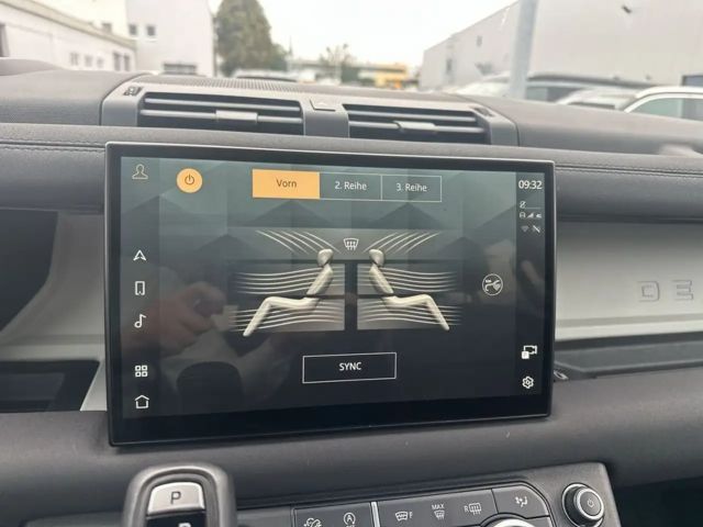 Land Rover Defender 110 D250 Dynamic SE