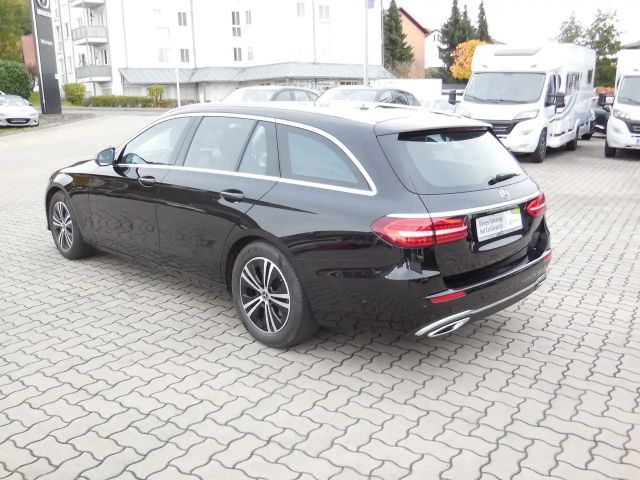 Mercedes-Benz E 220 E 220 d