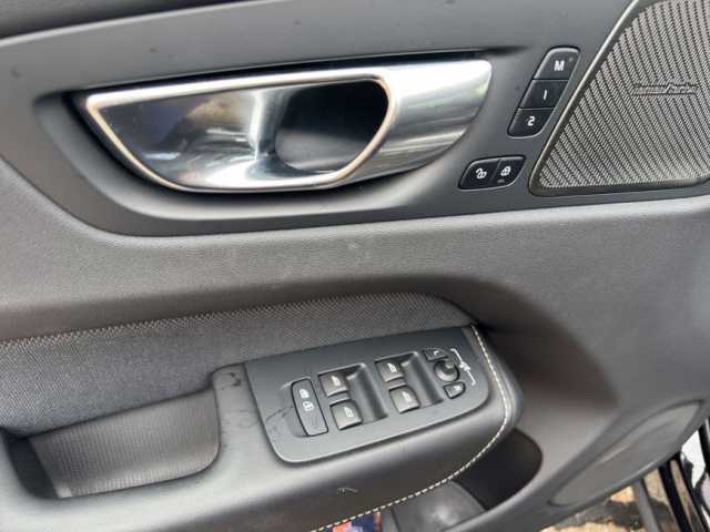 Volvo XC60 Dark Plus