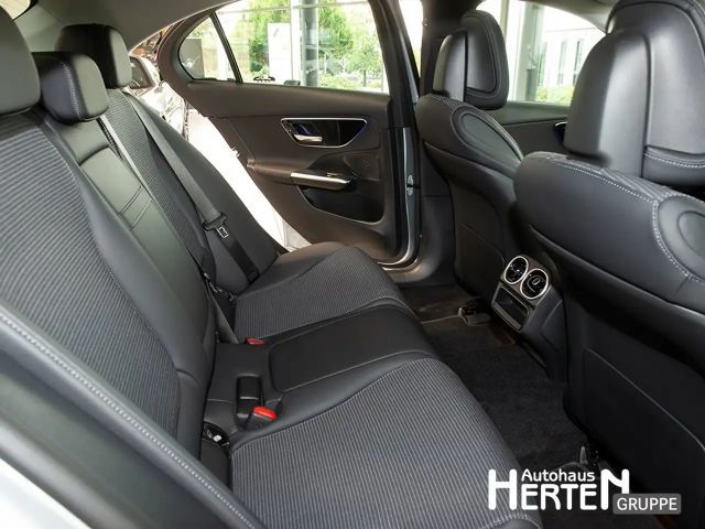 Mercedes-Benz C 180 AVANTGARDE Sedan