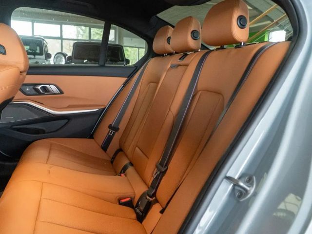 BMW 320 320d M-Sport Sedan xDrive