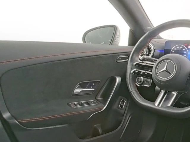 Mercedes-Benz CLA 200 AMG Line Coupé