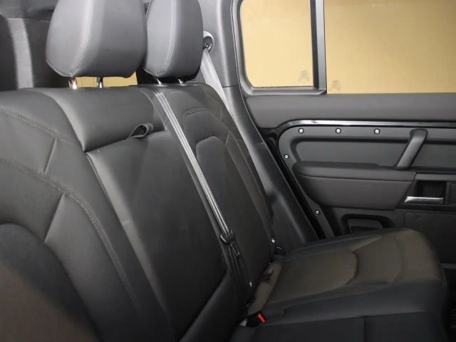 Land Rover Defender 110 D300 Dynamic SE