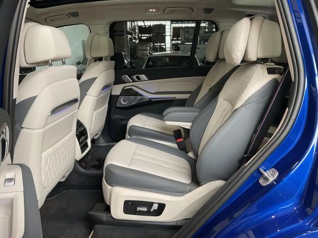 BMW X7 60i Panorama Glasdach Sky-Lounge | Sitzbelüftung |