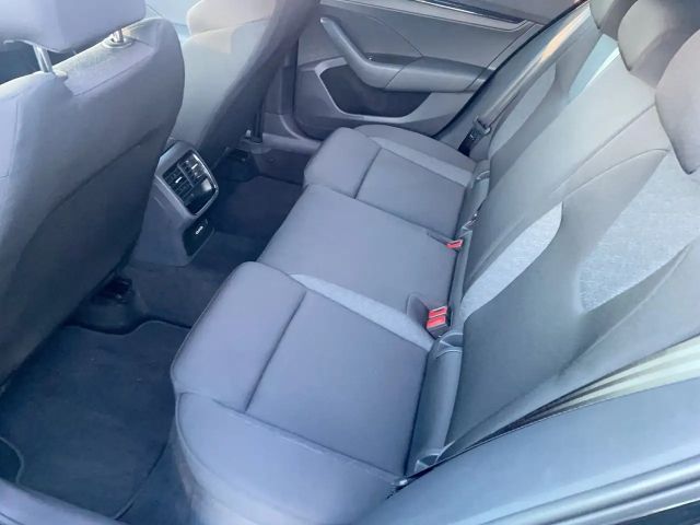 Skoda Octavia Essence TSI