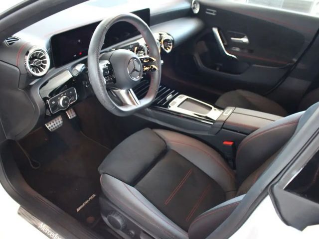 Mercedes-Benz CLA 200 AMG Line Coupé Premium