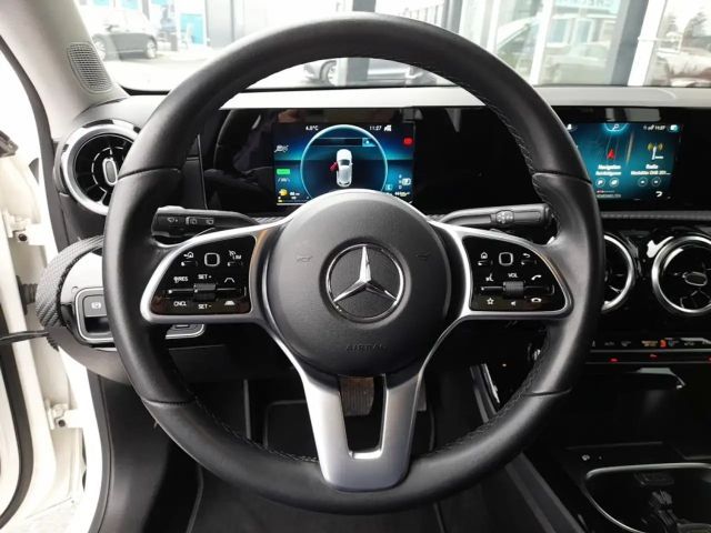 Mercedes-Benz A 250 A 250 e