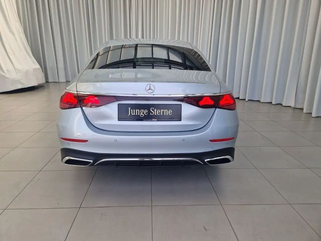 Mercedes-Benz E 220 E 220 d Sedan