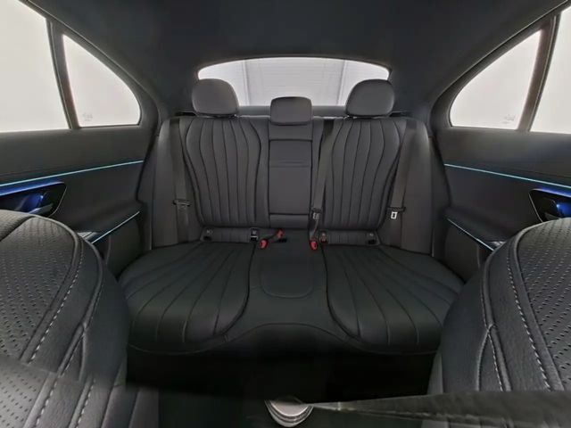 Mercedes-Benz E 220 AMG Line E 220 d Sedan