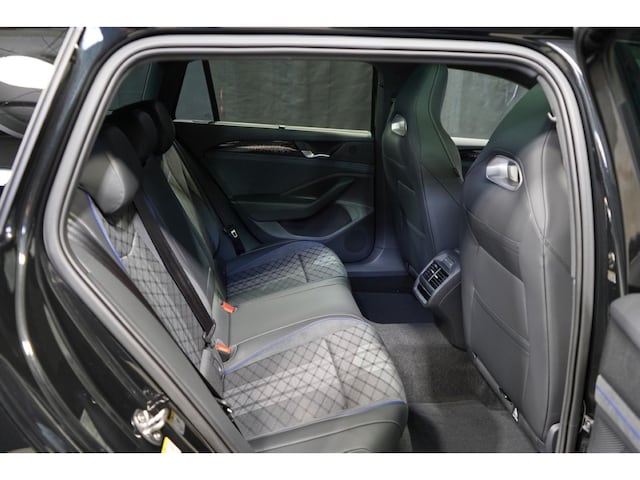 Volkswagen Passat IQ.Drive R-Line Style