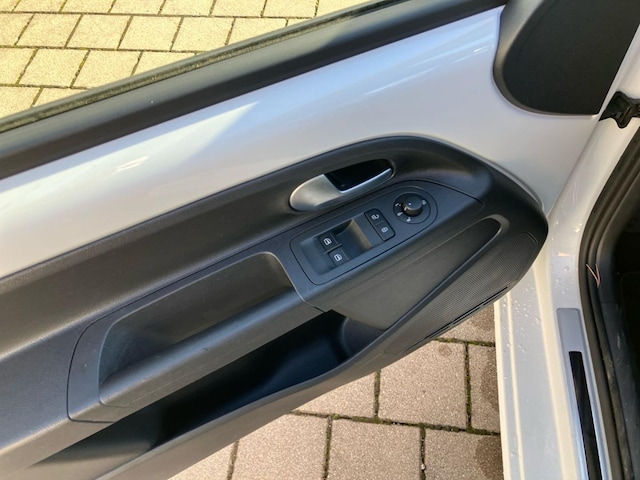 Volkswagen up! Active