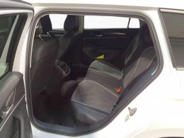 Volkswagen Passat 1.5 eTSI Business DSG Variant