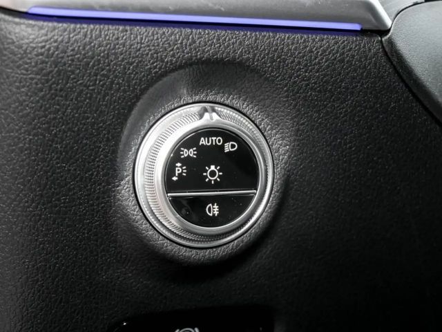 Mercedes-Benz C 180 AVANTGARDE Sedan