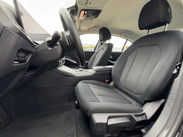 BMW 330 330i Sedan xDrive