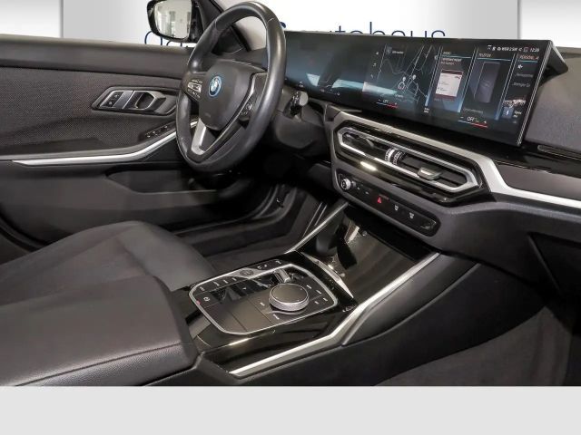 BMW 320 320e xDrive