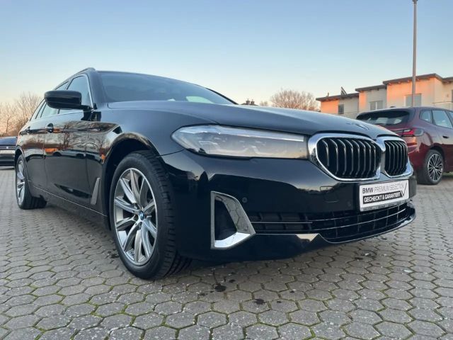 BMW 520 520d Luxury Line Touring xDrive