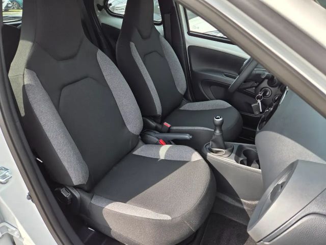 Toyota Aygo X 1.0 VVT-i Business Hatchback