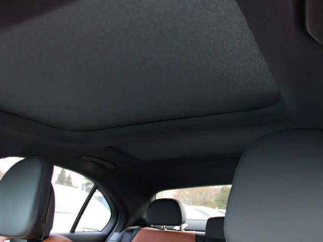 Mercedes-Benz C 200 AMG Line Sedan