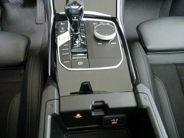 BMW 320 320i Sedan Sport Line