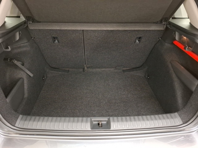 Skoda Kamiq 1,5 TSI DSG LED PDC SHZ SMART-L VORB AHK