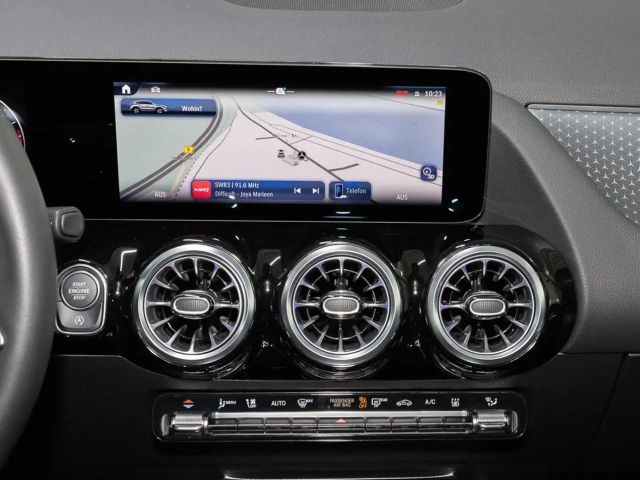 Mercedes-Benz GLA 180 STH SpurW W-Paket KeyLess ParkAss. ACC