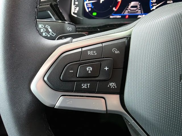 Volkswagen Touran 1.5 TSI DSG IQ.Drive R-Line