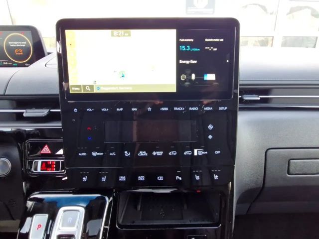 Hyundai Staria Signature