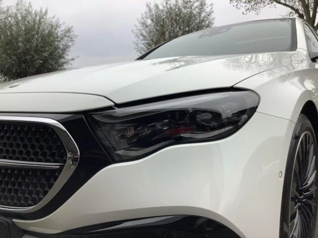 Mercedes-Benz E 200 AMG Line Sedan