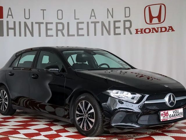 Mercedes-Benz A 180 / NAVI / RÜCKFAHRKAMERA / SITZHEIZUNG