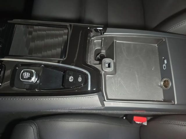 Volvo V60 AWD Dark Hybrid Plus T6