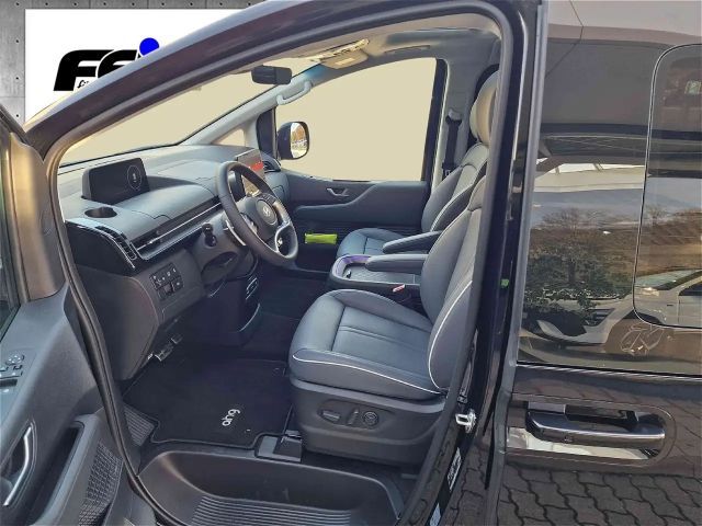 Hyundai Staria Signature