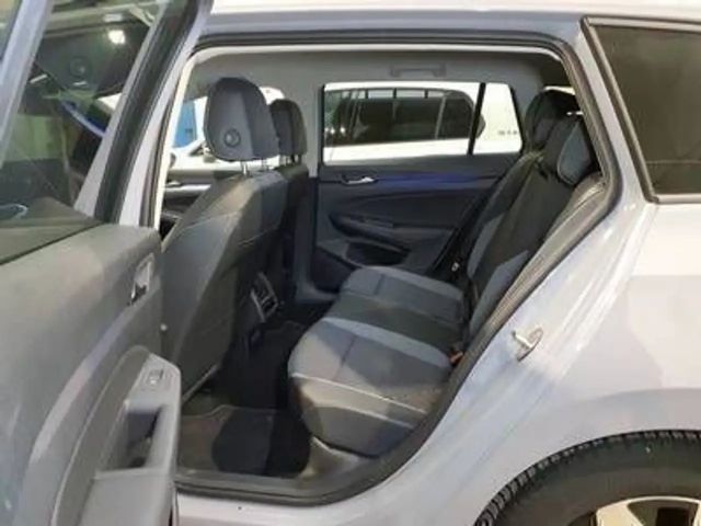 Volkswagen Golf Life Variant