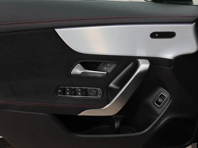 Mercedes-Benz CLA 200 AMG Line Coupé