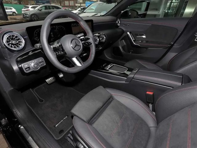 Mercedes-Benz CLA 200 AMG Line Coupé