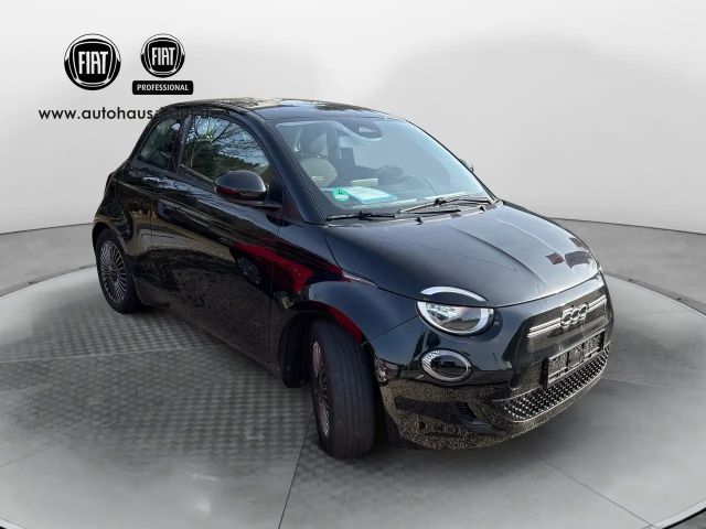 Fiat 500e Action