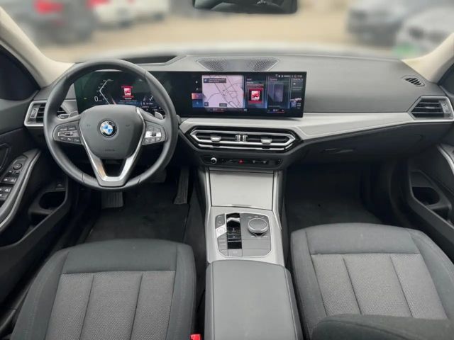 BMW 318 iAT  +HUD+ADAPTIVE-LED+ACC+NAVI+SHZ+DAB+MFL+