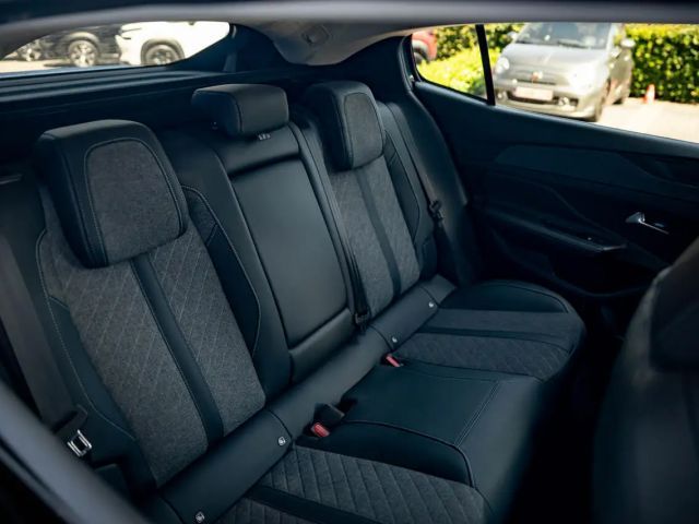 Peugeot 408 Automaat 130pk | Camera | Auto. Airco | Carplay...
