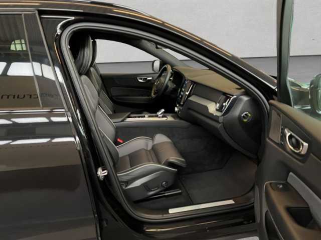 Volvo XC60 Dark Plus