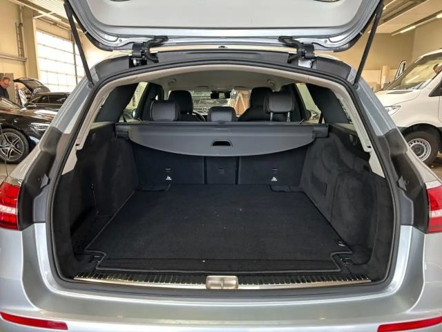 Mercedes-Benz E 220 AVANTGARDE E 220 d Estate