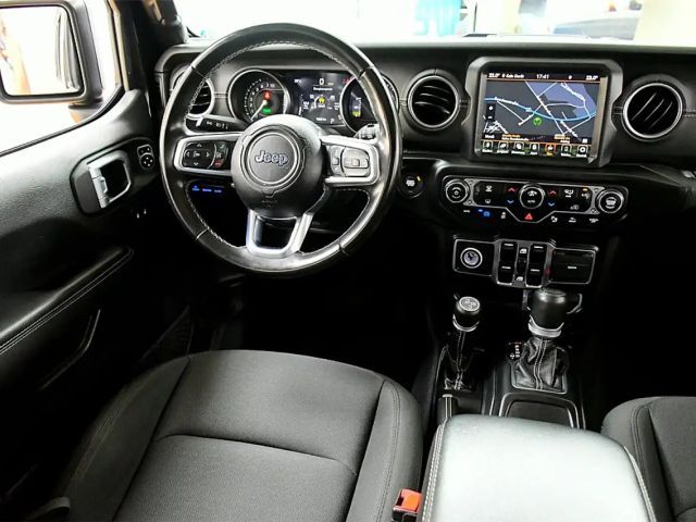 Jeep Wrangler Sahara