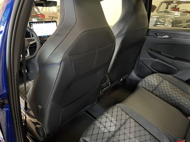 Volkswagen Golf 1.5 eTSI DSG R-Line Variant