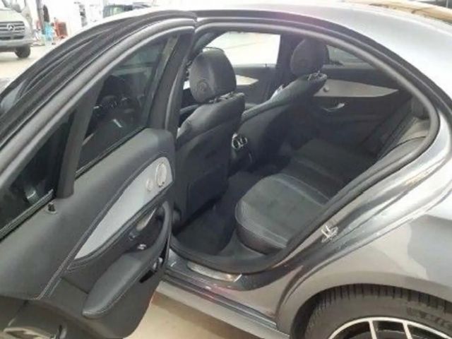 Mercedes-Benz E 220 AMG Line E 220 d Sedan