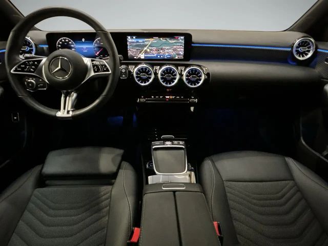 Mercedes-Benz A 180 Limousine PTS Cam Navi Wide LED SHZ