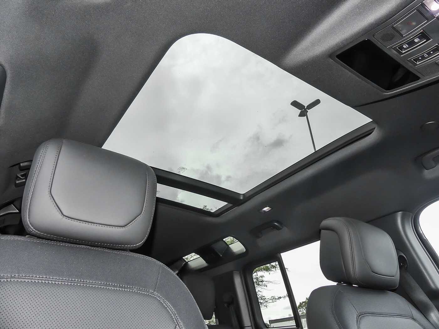 Land Rover Defender 110 Dynamic HSE