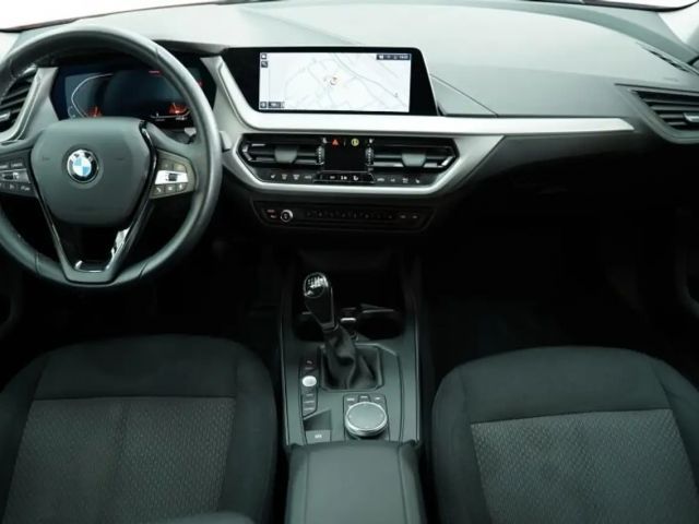 BMW 118 118i 5-deurs Advantage pakket Sedan